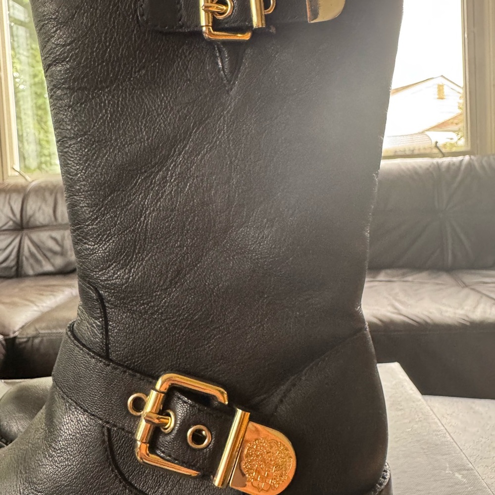 Vince Camuto Winchell Bootie - Picture 7 of 12